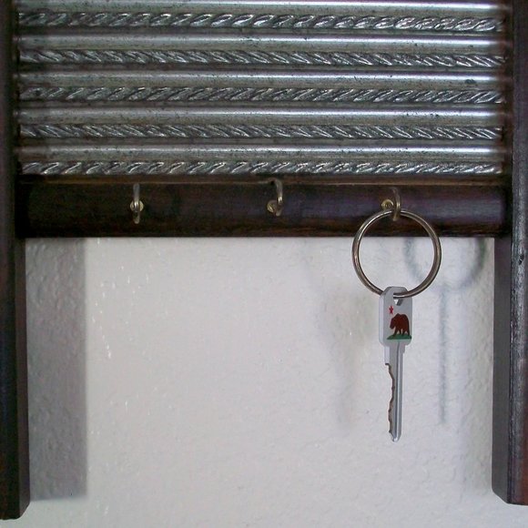 Vintage Dubl Handi Washboard Dutch Cleanser Cross Stitch Note and Key Holder - Picture 6 of 7